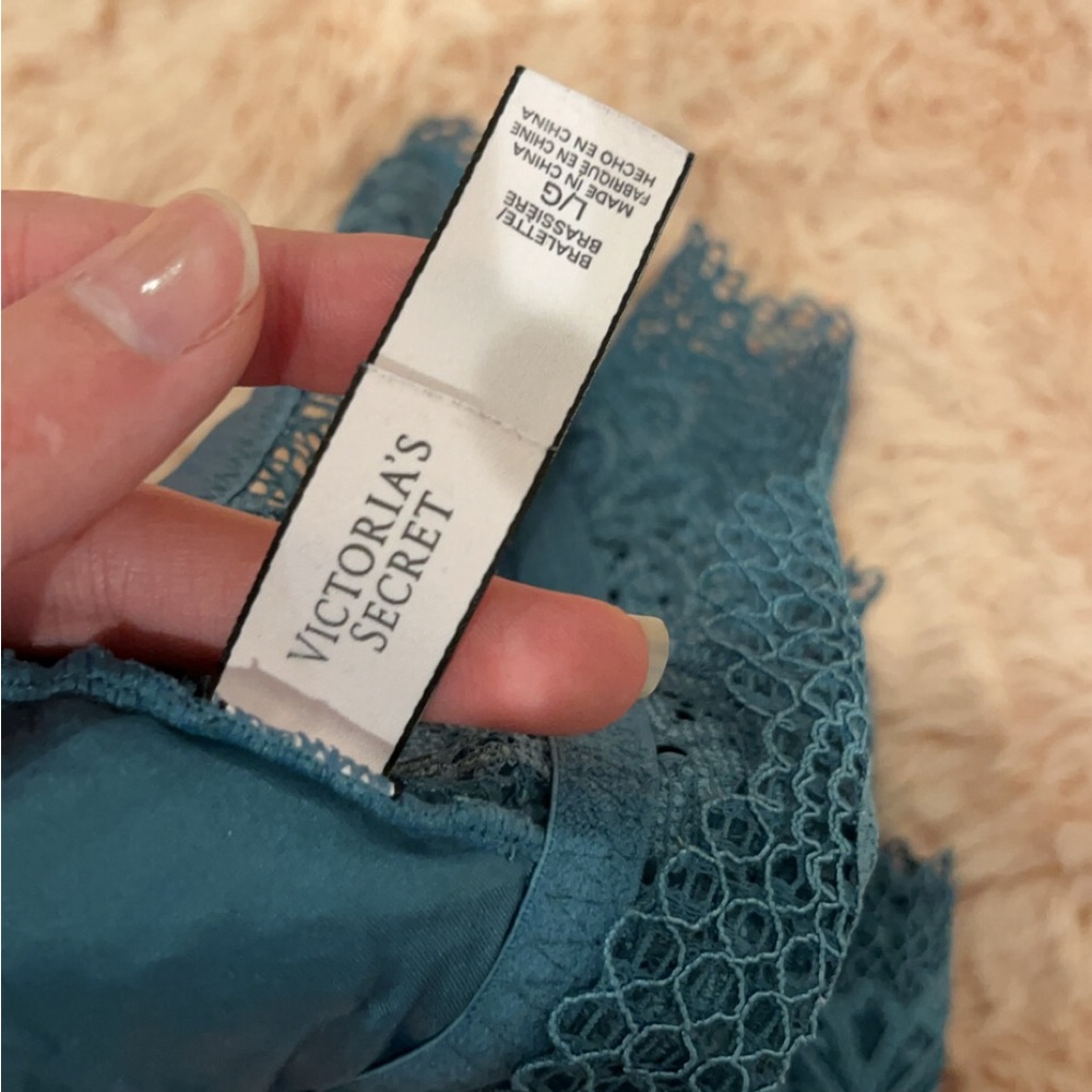 Victoria’s Secret Lacy Turquoise Bralette Size Large (8)
